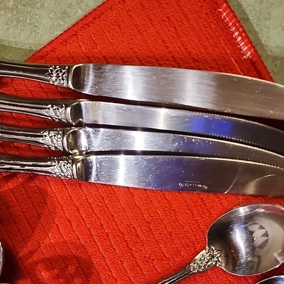 Wallace Set 18/10 Stainless Steel Flatware 27 Piece - Picture 5 of 6